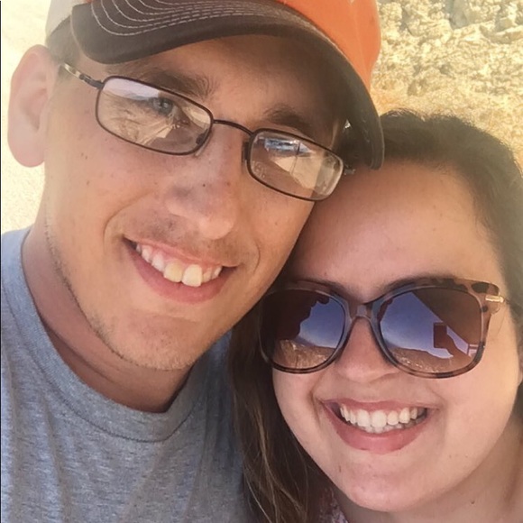 Meet your Posher 😍 - Picture 2 of 3